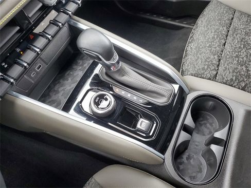 Used 2023 Chevrolet Colorado ZR2 w/ LPO, Tailgate Decal Package image 19