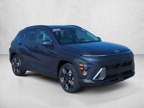 Used 2025 Hyundai Kona SEL FWD image 3