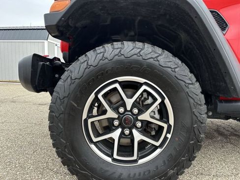 Used 2025 Jeep Wrangler Unlimited Rubicon AWD/4WD image 20