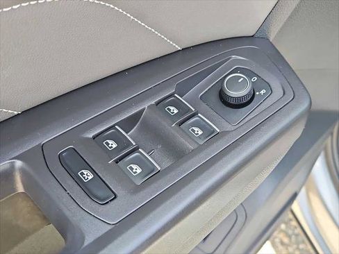 Used 2023 Volkswagen Atlas Cross Sport SE w/ Panoramic Sunroof Package AWD/4WD image 14