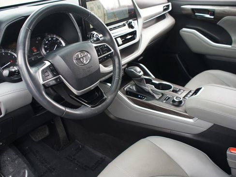 Used 2022 Toyota Highlander Platinum image 15