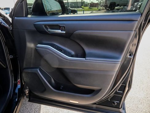 Used 2024 Toyota Highlander XSE FWD image 20