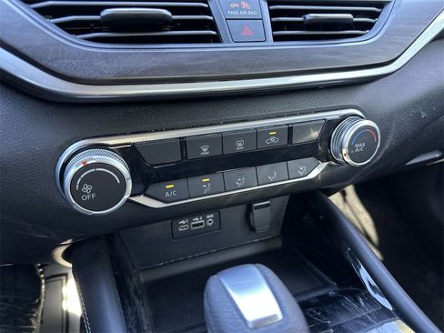 Used 2023 Nissan Altima 2.5 SV image 18