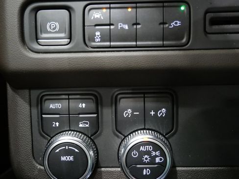 Used 2021 GMC Yukon SLT w/ SLT Premium Package AWD/4WD image 15