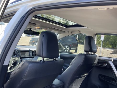 Used 2018 Toyota RAV4 Limited w/ Advanced Technology Package AWD/4WD image 16