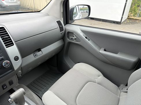 Used 2010 Nissan Frontier SE AWD/4WD image 24
