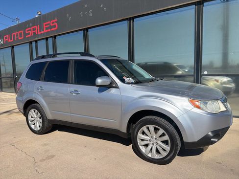 Used 2012 Subaru Forester 2.5X Premium w/ All-Weather Pkg image 16