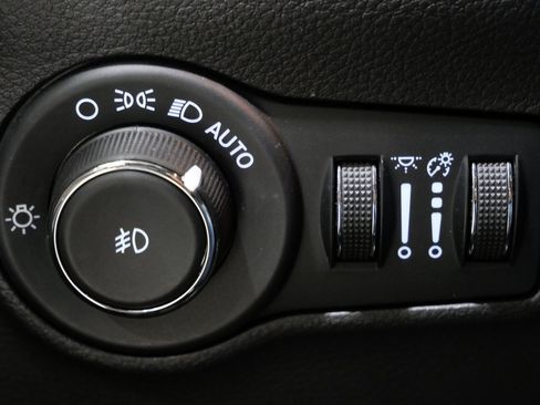 Used 2023 Jeep Compass Limited w/ Sun and Sound Group image 15