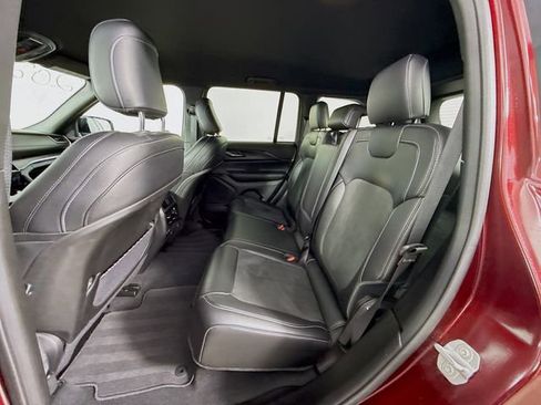 Used 2024 Jeep Grand Cherokee Altitude image 23