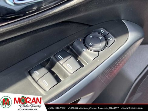 Used 2025 Chevrolet Trax RS FWD image 17