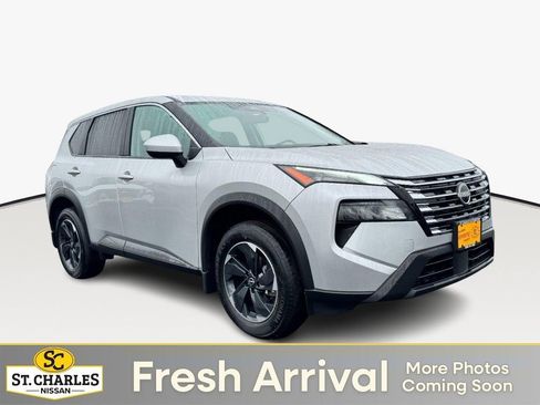 Used 2025 Nissan Rogue SV image 1