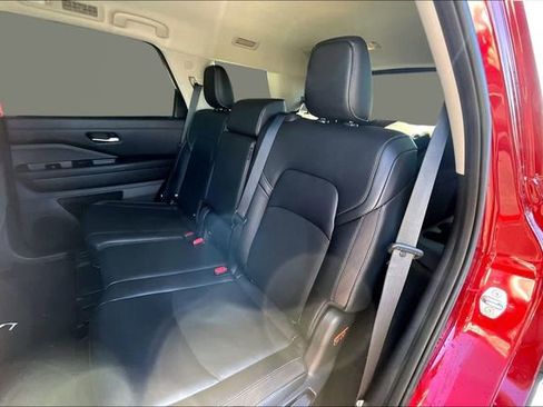 Used 2023 Nissan Pathfinder SL image 16