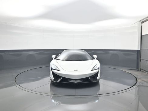 Used 2019 McLaren 570S Spider image 2