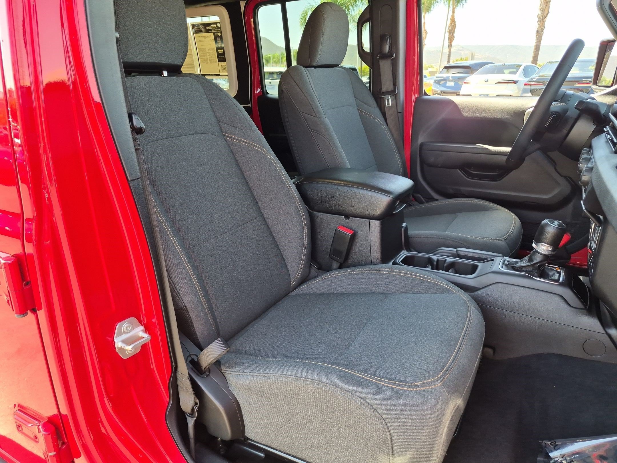 Used 2024 Jeep Wrangler Unlimited AWD/4WD image 31