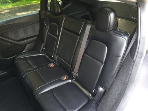 Used 2025 Tesla Model Y Long Range RWD image 17