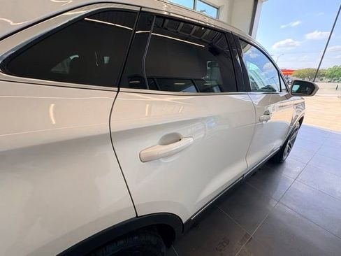 Used 2017 Lincoln MKC Reserve w/ Lincoln MKC Climate Package AWD/4WD image 13