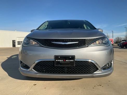 Used 2018 Chrysler Pacifica Touring Plus w/ Tire & Wheel Group image 31