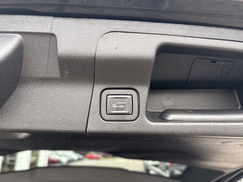 Certified 2023 GMC Acadia SLE w/ Driver Convenience Package image 11