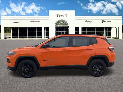 New 2026 Jeep Compass Latitude image 5