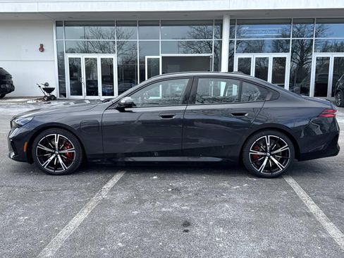 New 2026 BMW 550e xDrive w/ Premium Package image 10