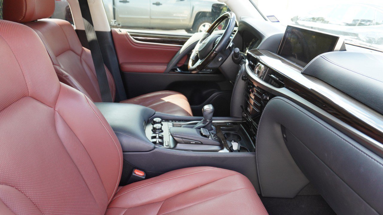 Used 2021 Lexus LX 570 4WD w/ Luxury Package image 12