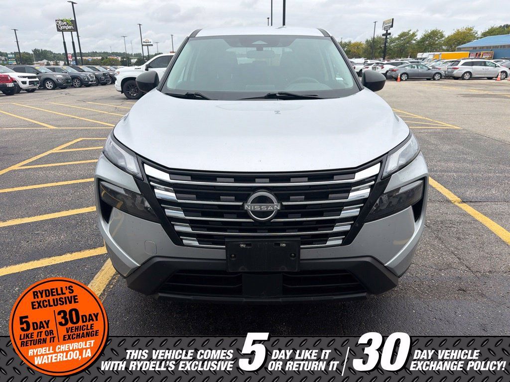 Used 2024 Nissan Rogue S AWD/4WD image 2