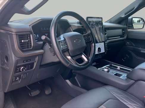 Used 2024 Ford Expedition Platinum RWD image 17