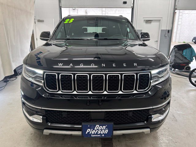 Used 2023 Jeep Wagoneer Series III w/ Premium Group I AWD/4WD image 2
