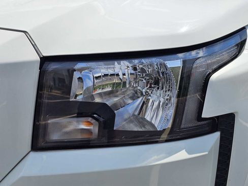 Used 2024 Nissan Frontier SV image 4