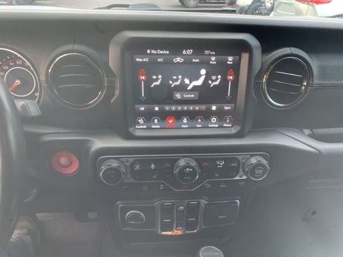 Used 2021 Jeep Gladiator Overland image 16