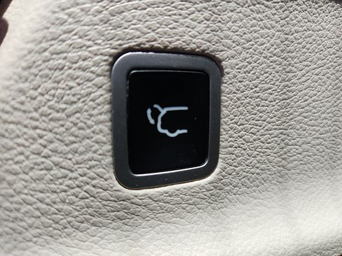 Used 2024 Chrysler Pacifica Limited FWD image 31