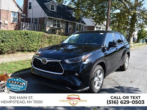 Used 2025 Toyota Highlander LE FWD image 3