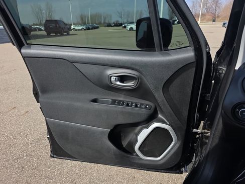 Used 2020 Jeep Renegade Latitude w/ Cold Weather Group image 27