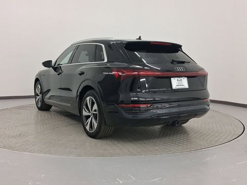 Used 2024 Audi Q8 e-tron Premium Plus w/ Premium Plus Package image 3