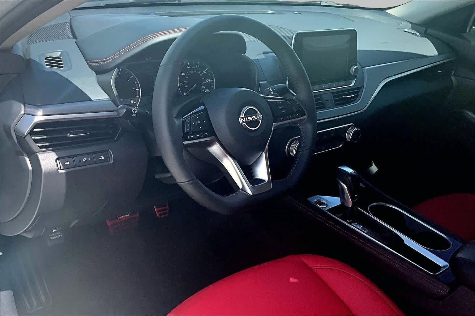 Used 2023 Nissan Altima 2.5 SR FWD image 16