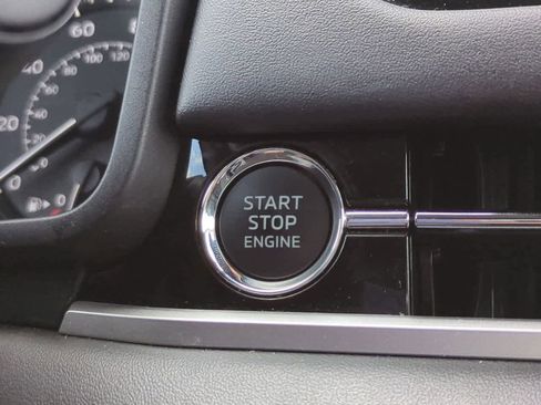 Used 2025 Mitsubishi Outlander SE AWD/4WD image 27