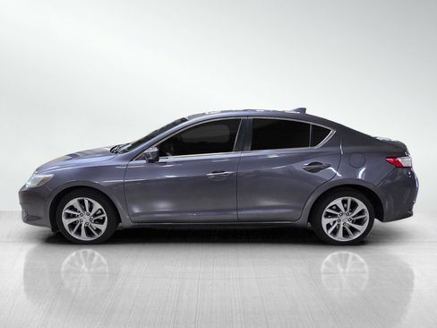 Used 2017 Acura ILX w/ AcuraWatch Plus Package FWD image 4