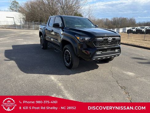 Used 2024 Toyota Tacoma TRD Off-Road image 5