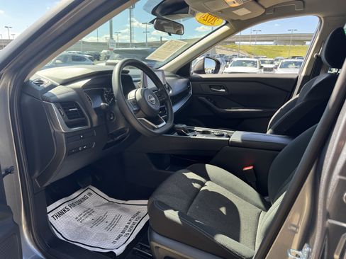 Used 2024 Nissan Rogue SV image 28