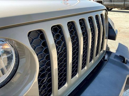 Used 2020 Jeep Gladiator Sport AWD/4WD image 25