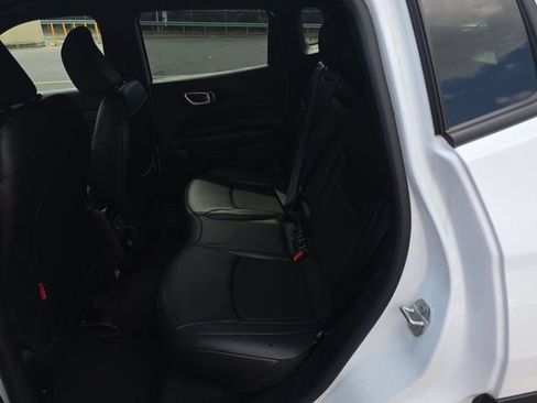 Used 2025 Jeep Compass Trailhawk AWD/4WD image 5