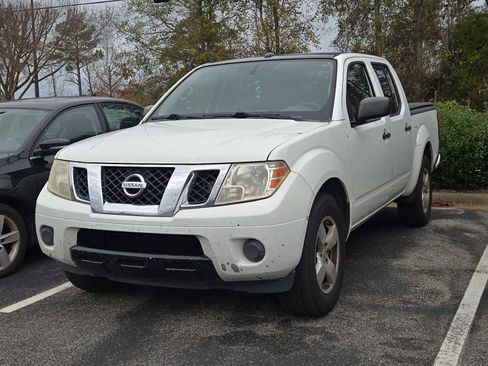 Used 2013 Nissan Frontier SV image 3
