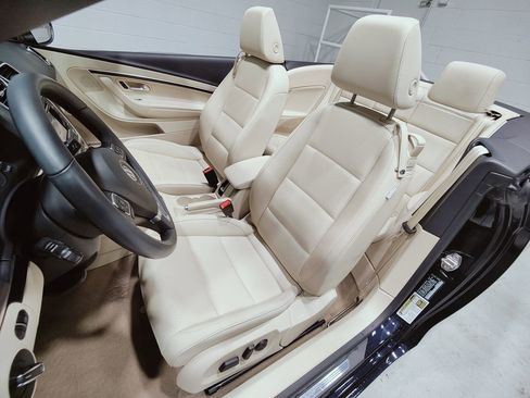Used 2014 Volkswagen Eos FWD image 26