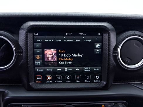 Used 2019 Jeep Wrangler Unlimited Sahara AWD/4WD image 18