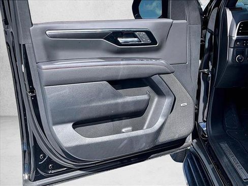 Used 2025 Chevrolet Suburban RST w/ Comfort Package RWD image 18