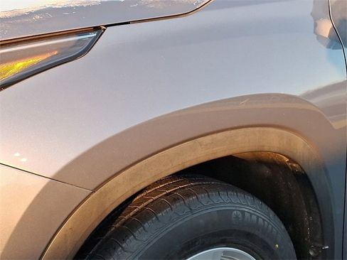 Certified 2022 Toyota Highlander LE image 9