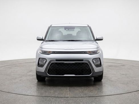 Used 2025 Kia Soul LX w/ LX Technology Package FWD image 2