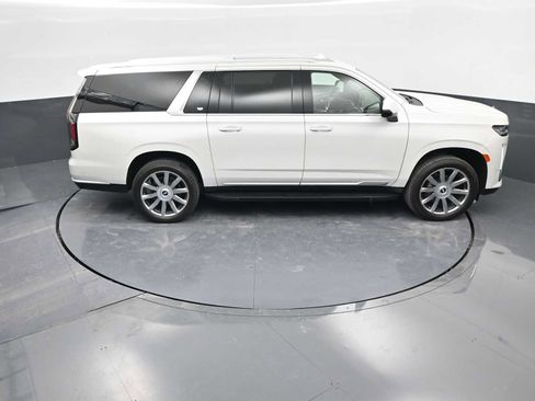 Used 2023 Cadillac Escalade ESV Premium Luxury Platinum image 38