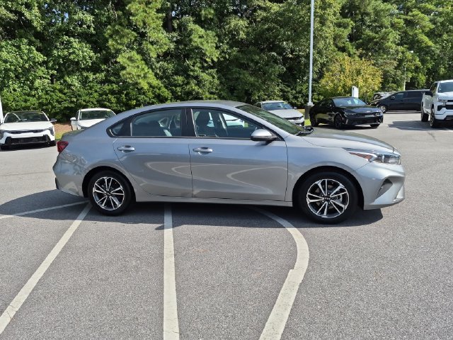 Used 2022 Kia Forte LXS w/ LXS Technology Package FWD image 2