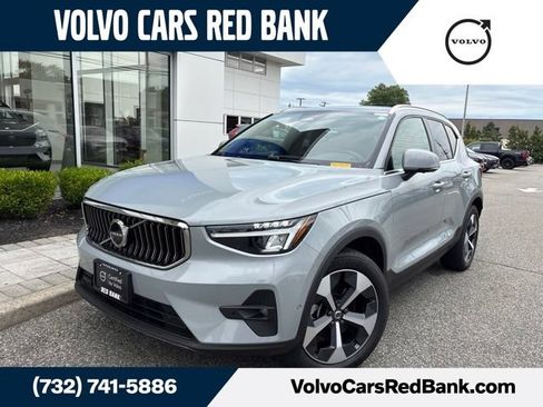 Used 2025 Volvo XC40 B5 Plus AWD/4WD image 1